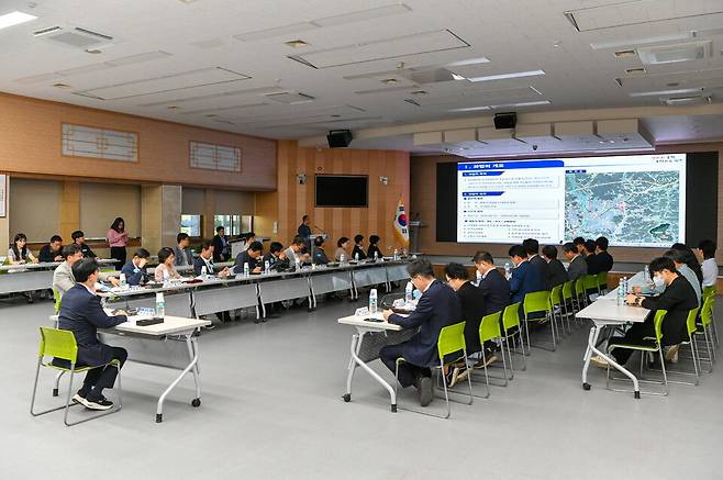 이재훈 영주시장 권한대행 주재로 '지역활력타운 조성사업'의 구역지정 및 건축기획 용역 착수보고회가 열렸다. ⓒ영주시청 제공