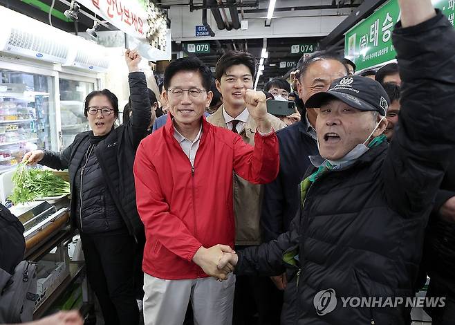 김문수, 가락시장서 첫 선거운동…대전·대구 방문