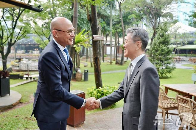 김홍균 외교부 제1차관이 14일 인도네시아 자카르타에서 아르마나타 크리스티아완 나시르 외교 차관과 회담을 가졌다. 2025.05.14. (외교부 제공)