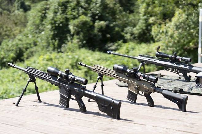 SNT모티브가 생산한 STSR23 20인치, STSR23 18인치, STSR20 대물 저격용 소총(왼쪽부터). (사진제공=SNT모티브)