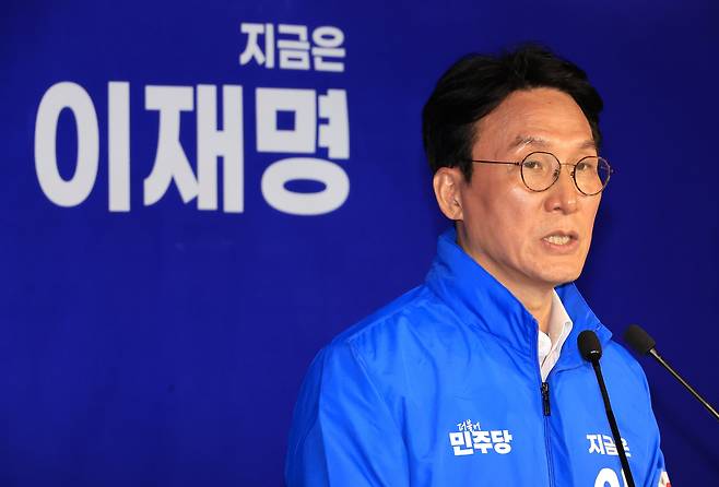 더불어민주당 김민석 상임공동선대위원장이 15일 서울 여의도 중앙당사에서 기자간담회를 하고 있다. /연합뉴스