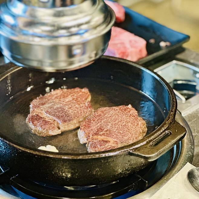 IMG_3998.jpeg 마장동을 떠나 이제 신사동에서 한우로 배채우기