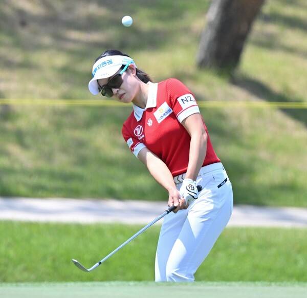 2025년 한국여자프로골프(KLPGA) 투어 제17회 두산 매치플레이 대회에 출전한 박민지 프로가 첫날 조별리그 1라운드에서 경기하는 모습이다. 사진제공=KLPGA