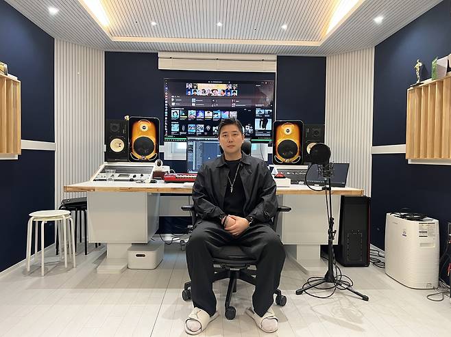 K-pop idol-turned-songwriter Kim Su-bin poses after an interview with The Korea Herald at his studio in Yongsan-gu, Seoul, May 8. (Kim Jae-heun/The Korea Herald)