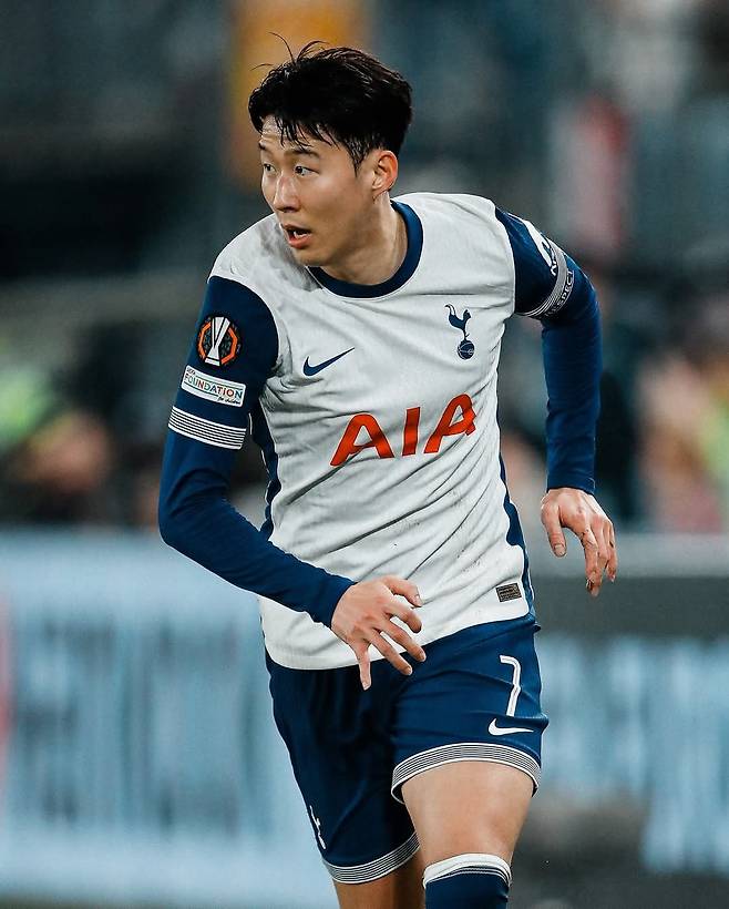 토트넘 주장 손흥민은 22일(한국시간) 열릴 UEL 결승전에서 반드시 트로피를 들어올려 10년 간 찾아헤맨 마지막 퍼즐을 완성하겠다는 의지다. 사진출처|토트넘 홋스퍼 SNS