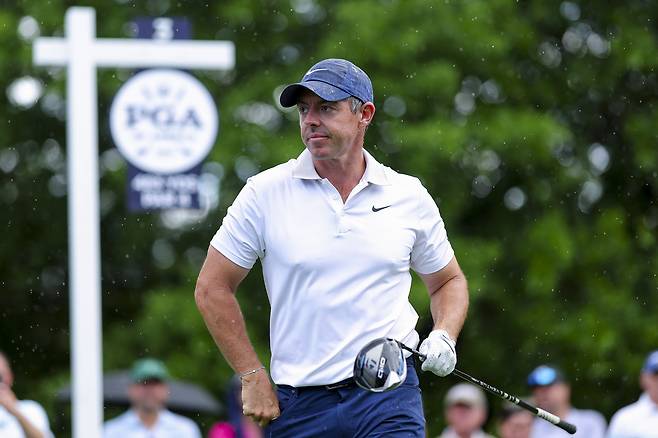 로리 매킬로이가 지난 13일(현지시간) PGA 챔피언십 개막을 앞두고 연습 라운드를 하고 있다. 게티이미지코리아