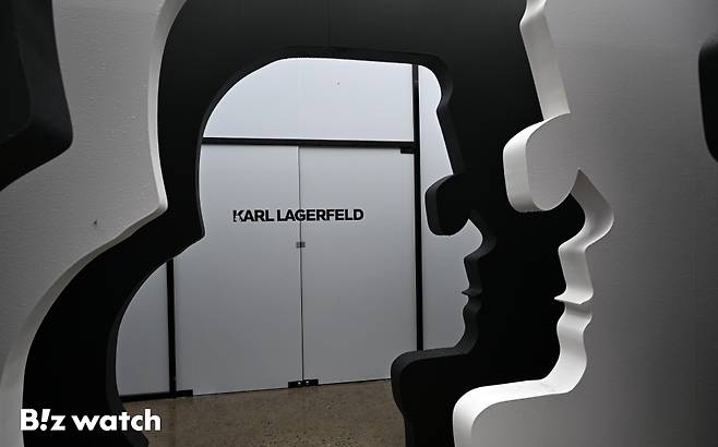 CJ온스타일이 16일 서울 성수동에서 글로벌 패션계의 전설로 불리는 칼 라거펠트(Karl Lagerfeld)의 팝업스토어를 열고 있다./사진=이명근 기자 qwe123@