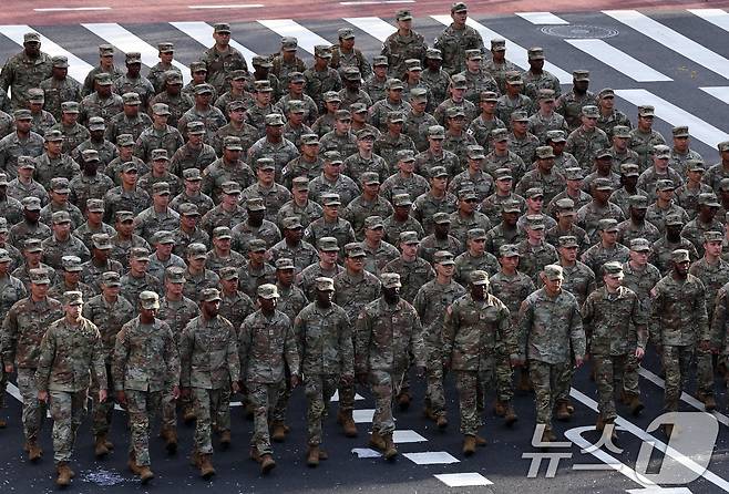 건군 제76주년 국군의 날인 지난해 10월 1일 오후 서울 세종대로 일대에서 열린 시가행진에서 주한미군 장병들이 행진하고 있다. 2024.10.1/뉴스1 ⓒ News1 구윤성 기자