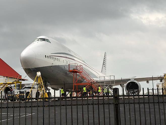 미국 텍사스 샌 안토니오 국제공항에 지난 2일 카타르 왕실이 사용하는 보잉747이 세워져 있다./AP 연합뉴스