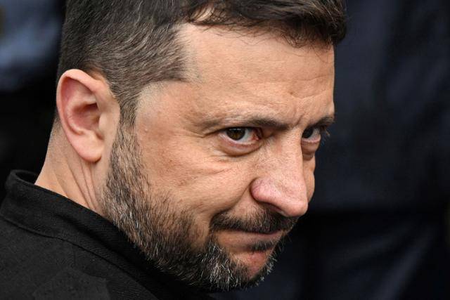 볼로디미르 젤렌스키 우크라이나 대통령이 16일 알바니아 티라나에서 열린 유럽정치공동체(EPC) 정상회의에 참석하고 있다. 티라나=AFP 연합뉴스