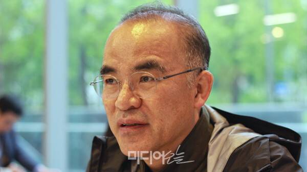 ▲ 지난 9일 서울 종로구 한 카페에서 미디어오늘과 인터뷰하고 있는 권혁철 기자. 사진=윤수현 기자