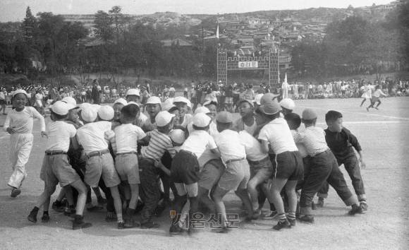 60년대 국민학교 운동회. 1963.10.00 서울신문사진창고