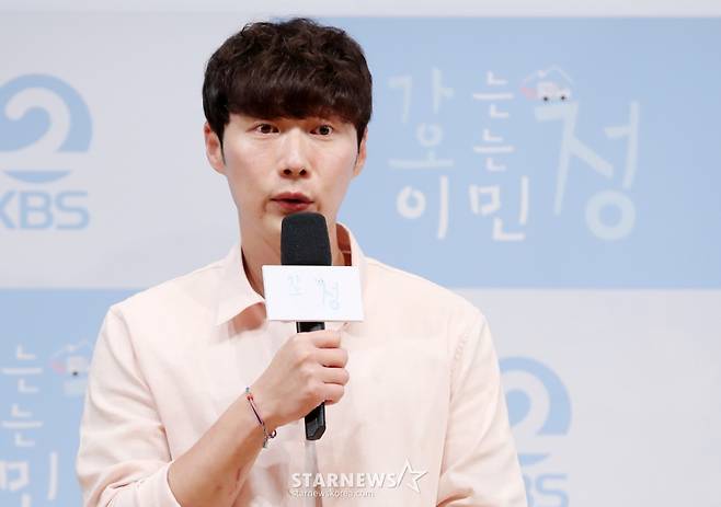 황성훈 PD가 16일 오전 서울 영등포구 여의도 KBS 아트홀에서 열린 KBS2 '가는정 오는정 이민정' 제작발표회에 참석해 질의응답을 하고 있다. /2025.05.16 /사진=김휘선 hwijpg@