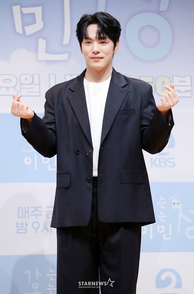 배우 김정현이 16일 오전 서울 영등포구 여의도 KBS 아트홀에서 열린 KBS2 '가는정 오는정 이민정' 제작발표회에 참석해 포즈를 취하고 있다. /2025.05.16 /사진=김휘선 hwijpg@