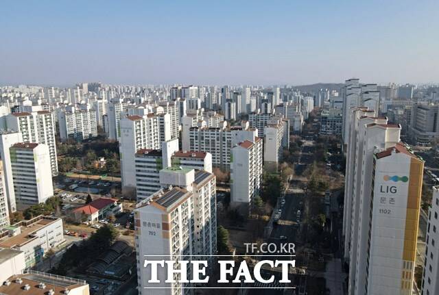 정부는 분당·일산 등 노후화된 1기 신도시의 용적률을 최대 500%까지 완화하고, 안전진단도 면제 혹은 완화하는 내용을 담은 특별법을 지난 2023년 확정했다. 특별법은 택지조성사업 완료 후 20년이 지난 100만㎡ 이상의 택지 등이 적용된다./뉴시스