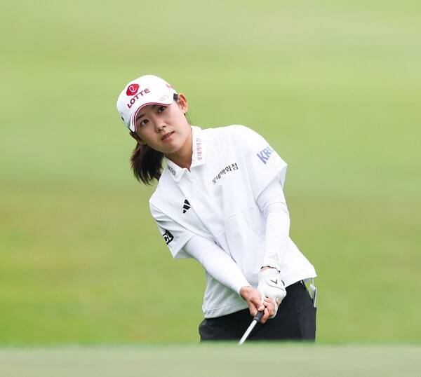 2025년 한국여자프로골프(KLPGA) 투어 제17회 두산 매치플레이 대회에 출전한 황유민 프로가 셋째 날 조별리그 3라운드에서 경기하는 모습이다. 사진제공=KLPGA