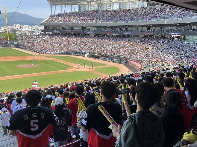 18일 광주 기아챔피언스필드에서 열린 KIA 타이거즈와 두산 베어스 홈경기에서는 5·18 특별이벤트가 펼쳐졌다. /박건우 기자