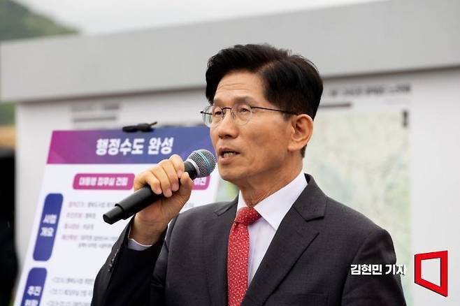 김문수 국민의힘 대선 후보가 16일 국회 세종의사당 부지에서 국회 이전 관련 행정수도 공약을 발표하고 있다. 2025.5.16 김현민 기자