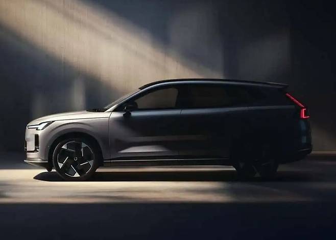 볼보 ER-PHEV를 처음 탑재해 출시될 XC70