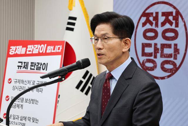 김문수 국민의힘 대통령 후보가 18일 서울 영등포구 국민의힘 중앙당사에서 경제 공약 발표를 하고 있다. 뉴스1