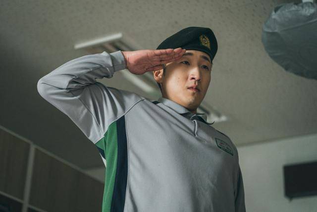 최근 서울 마포구 한 카페에서 배우 김현규는 본지와 만나 다양한 이야기를 나눴다. 김현규는 지난달 종영한 올레tv·시즌, ENA 드라마 '신병'에서 성윤모 역으로 출연해 시즌1에 이어 시즌3까지 존재감을 과시했다. KT 스튜디오 지니 제공