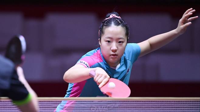 한국 여자탁구 에이스 신유빈(대한항공)이 2025 국제탁구연맹(ITTF) 세계선수권대회(개인전)에서 기분 좋은 출발을 알렸다. 신유빈이 지난 17일 카타르 도하 루사일 스포츠아레나에서 열린 2025 세계탁구선수권대회 개인단식 128강 뉴질랜드 리사 기어(LISA GEAR)와 경기를 펼쳤다. /사진=뉴스1