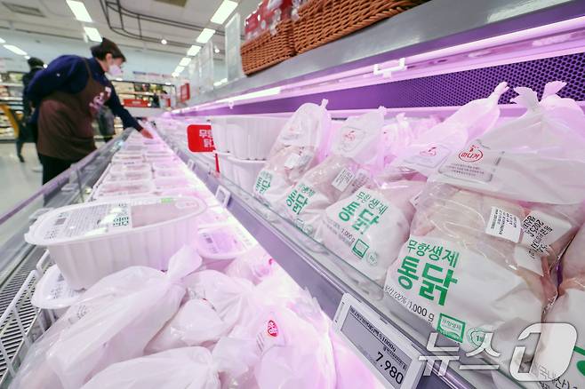 서울의 한 대형마트에서 닭고기가 판매되고 있다./뉴스1 ⓒ News1 민경석 기자