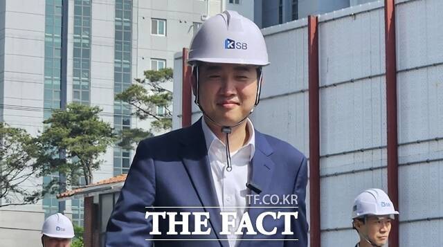 이준석 개혁신당 대선 후보가 김용남·문병호·허은아 전 의원 등 개혁신당 출신의 이재명 '빅텐트' 합류 움직임을 두고 "예고된 행보라서 놀랍지 않다"고 평가절하했다. 이 후보가 19일 오후 광주 복합쇼핑몰 추진 현장을 둘러보고 있다. /광주=서다빈 기자