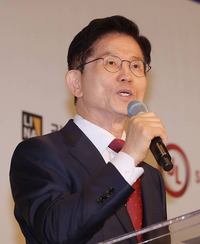 김문수 국민의힘 대선 후보가 19일 서울 종로구 포시즌스 호텔에서 열린 주한미국상공회의소(암참) 간담회에서 인사말을 하고 있다. /연합뉴스