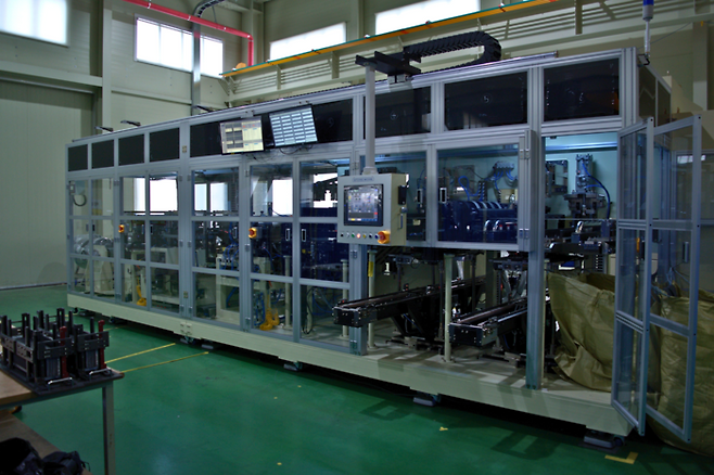 엠플러스가 개발한 차세대 노칭 장비. (사진=엠플러스)