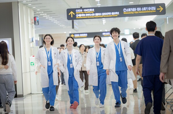 tvN '언젠가는 슬기로운 전공의생활' 포스터