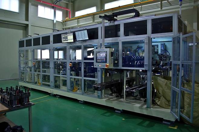 엠플러스 공장 내 초고속 노칭 장비. (사진=엠플러스) *재판매 및 DB 금지