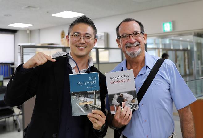 최경훈 5·18기념재단 기록진실부 팀장(왼쪽). 5·18기념재단 제공