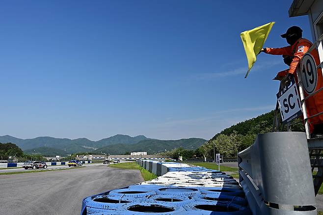 현대 N 페스티벌 개막전, N2 마스터즈 클래스가 '세이프티카 상황'으로 마무리되고 있다. 사진: 김학수 기자