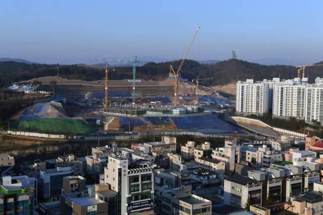 경북 포항시 남구 대잠동 일원에서 대규모 아파트 공사가 진행 중이다. 뉴스1