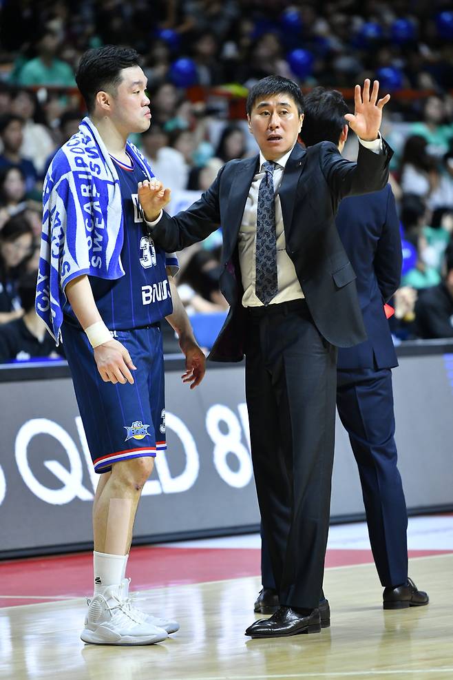 이상민 신임 감독의 키워드는 ‘소통’이다. 선수들과 많은 이야기를 나누며 공통된 목표를 찾겠다는 의지다. 사진 | KBL