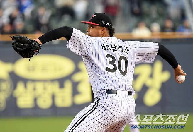 15일 잠실구장에서 열린 LG 트윈스와 삼성 라이온즈의 경기. LG 에르난데스가 역투하고 있다. 잠실=박재만 기자 pjm@sportschosun.com/2025.04.15/