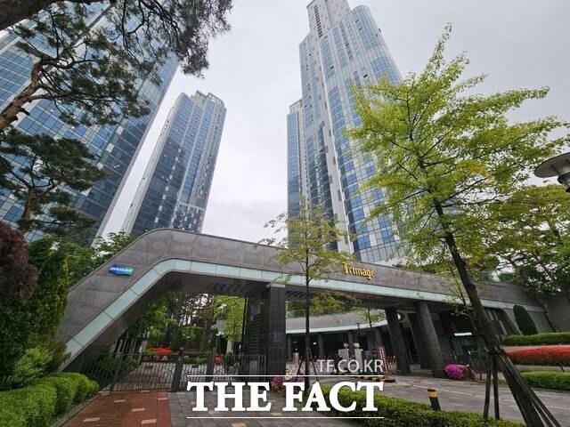 쿠팡은 일부 외국인 임직원들에게 성수동 서울시 성동구 성수동 트리마제 등 고급 사택을 복지 혜택으로 제공하고 있다. 사진은 아파트 트리마제 전경 /더팩트 DB