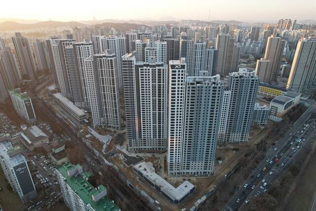 GS건설이 경기도 광명 철산자이 더헤리티지(철산주공8·9단지 재건축) 조합원들에게 총회에서 공사비 인상안을 가결하지 않으면 입주를 제한하겠다고 밝혔다. 철산자이 더헤리티지는 오는 30일부터 입주가 예정돼 있다. /GS건설