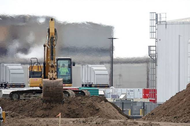 일론 머스크 테슬라 최고경영자(CEO)가 설립한 인공지능(AI) 스타트업 xAI가 미국 테네시주에 대규모 데이터센터를 건설해 가동 중이다. 이 가운데, 해당 시설로 인한 공해 배출에 지역 주민의 피해와 반발이 거세다. 로이터·연합뉴스