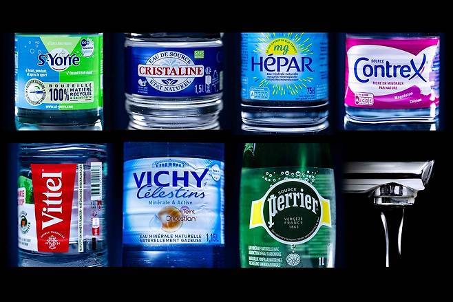 스위스 식품 대기업 네슬레 워터스의 생수 제품들. 19일(현지시간) 프랑스 상원 조사위원회는 프랑스 정부가 스위스 식품 대기업 네슬레 워터스의 불법적인 생산 과정을 은폐했다고 밝혔다. AFP연합뉴스