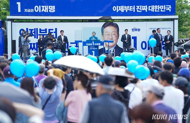 이재명 더불어민주당 대선 후보가 20일 경기 고양시 일산문화광장 선거 유세에서 발언하고 있다.