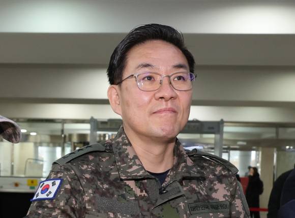 이진우 수방사령관, ‘내란 혐의 국조 특위’ 출석 - 이진우 육군수도방위사령관이 14일 서울 여의도 국회에서 열린 ‘윤석열 정부의 비상계엄 선포를 통한 내란 혐의 진상규명 국정조사 특별위원회’에 출석하기 위해 국회에 도착하고 있다. 2025.1.14 연합뉴스