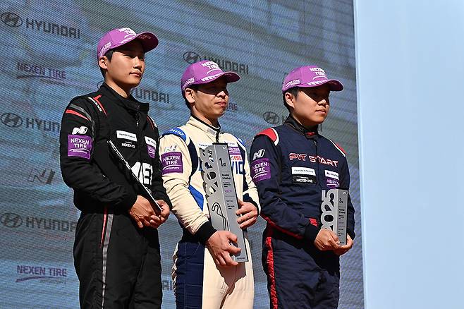 사고로 인해 포디엄 세레머니는 간략하게 진행됐다. 사진: 김학수 기자