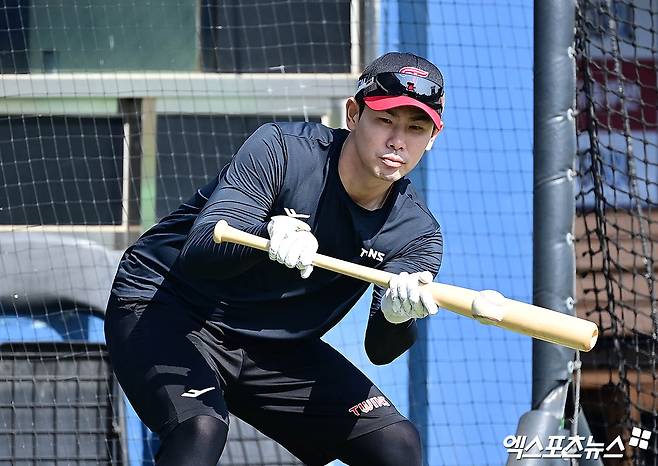 LG 외야수 홍창기는 20일 병원 재검진 결과 왼쪽 무릎 내측 측부인대 파열 판정을 받아 오는 22일 수술에 나선다. 복귀까지 최대 5개월이 소요될 전망이다. 엑스포츠뉴스 DB