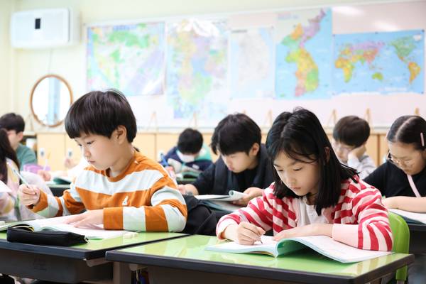 유창성 프로젝트에 참여하는 인천서면초 4학년 2반 학생들. / 인천시교육청 제공