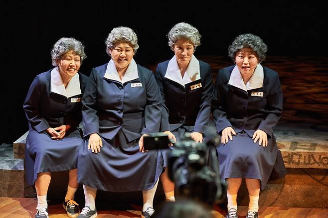 뮤지컬 ‘오지게 재밌는 가시나들’의 공연 장면(사진=라이브)