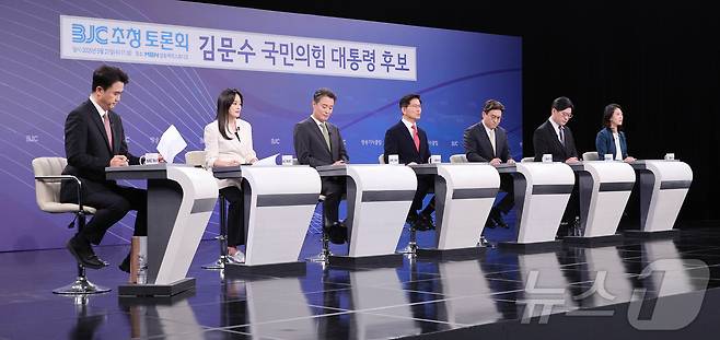 21일 국민의힘 김문수 대통령 후보가 경기도 고양 MBN 미디어센터에서 열린 한국방송기자클럽 대선 후보 초청 토론회에서 발언하고 있다. 2025.5.21/뉴스1 ⓒ News1 국회사진취재단