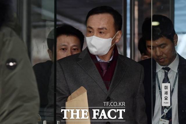 검찰이 백현동 개발 비리 사건의 수사 무마를 청탁해 준다며 금품을 수수한 혐의로 기소된 고검장 출신 임정혁 변호사에게 항소심 결심에서 징역 3년에 1억 원을 추징해 달라고 재판부에 요청했다. /서예원 기자