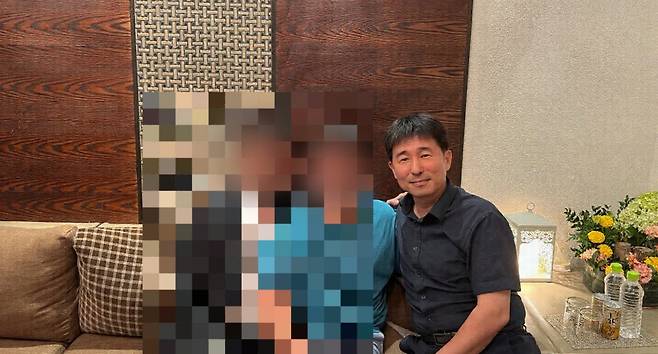 더불어민주당이 19일 오후 서울 여의도 중앙당사에서 ‘지귀연 판사 룸살롱 접대 의혹’ 관련 사진을 공개했다. 2025.05.19. 더불어민주당 제공